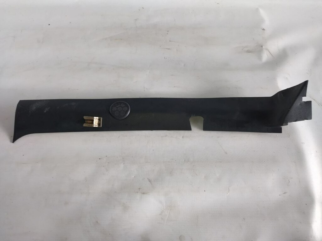 накладка левой стойки лобового стекла б/у - 1